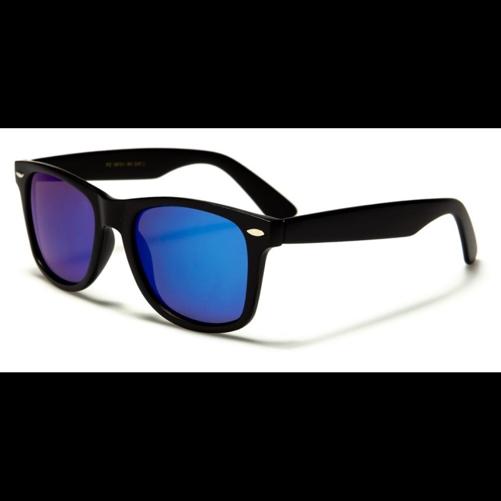 NWT Retro Mirrored Sunglasses w/pouch